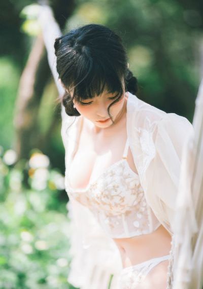 嫩模私拍乳神张雪馨私拍_DVD神马在线观看